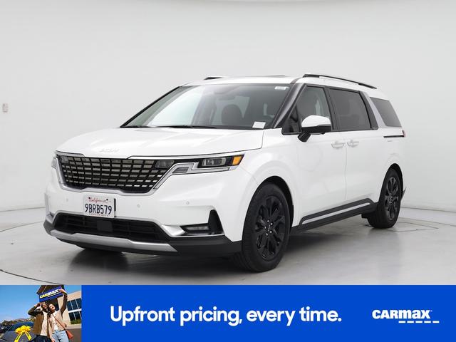 Photo of 2022 White Kia Carnival