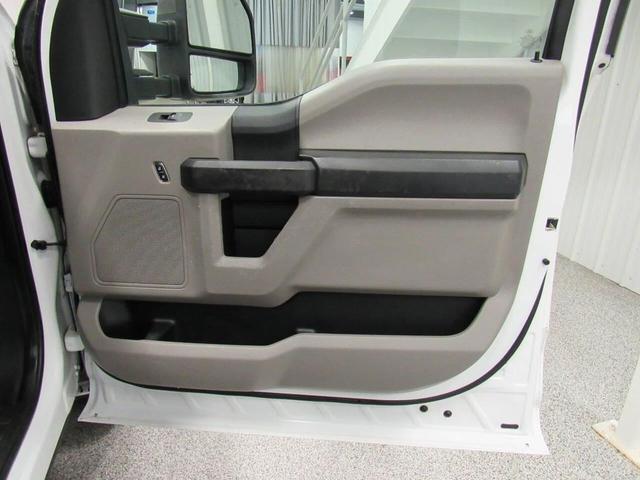 Photo of 2017 Oxford White Ford F-250