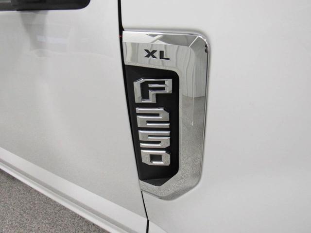 Photo of 2017 Oxford White Ford F-250