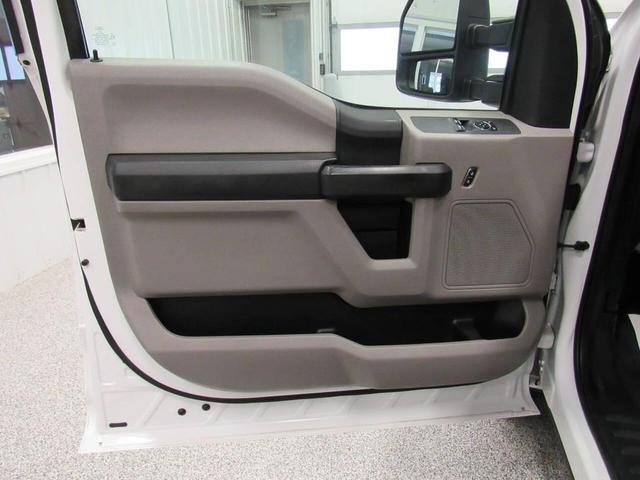 Photo of 2017 Oxford White Ford F-250