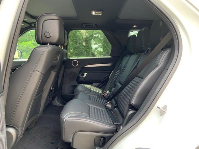 Photo of 2025 Fuji White Land Rover Discovery
