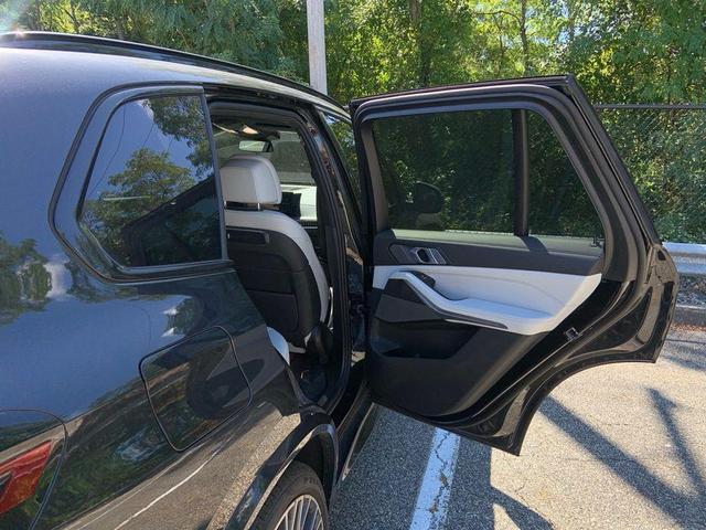 Photo of 2024 Black Sapphire Metallic BMW X5