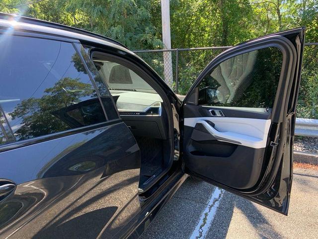 Photo of 2024 Black Sapphire Metallic BMW X5
