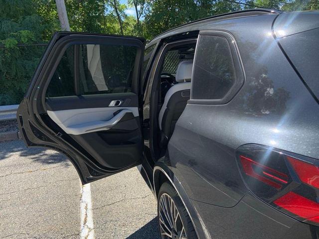 Photo of 2024 Black Sapphire Metallic BMW X5
