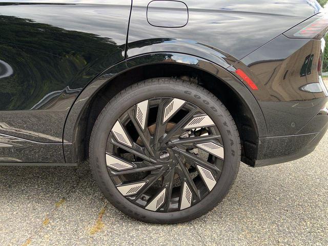 Photo of 2024 Infinite Black Metallic Lincoln Nautilus