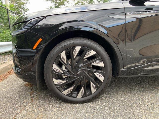 Photo of 2024 Infinite Black Metallic Lincoln Nautilus
