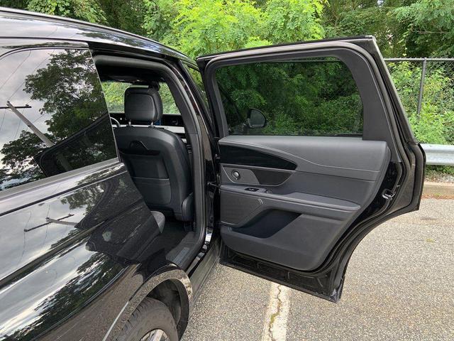 Photo of 2024 Infinite Black Metallic Lincoln Nautilus