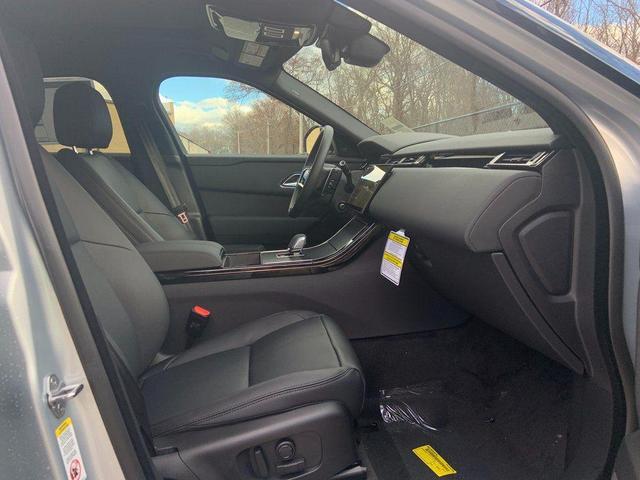 Photo of 2024 Hakuba Silver Land Rover Range Rover Velar