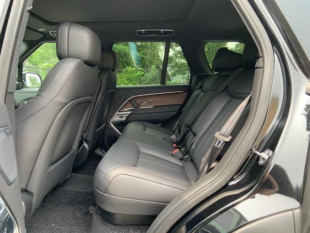 Photo of 2025 Santorini Black Land Rover Range Rover