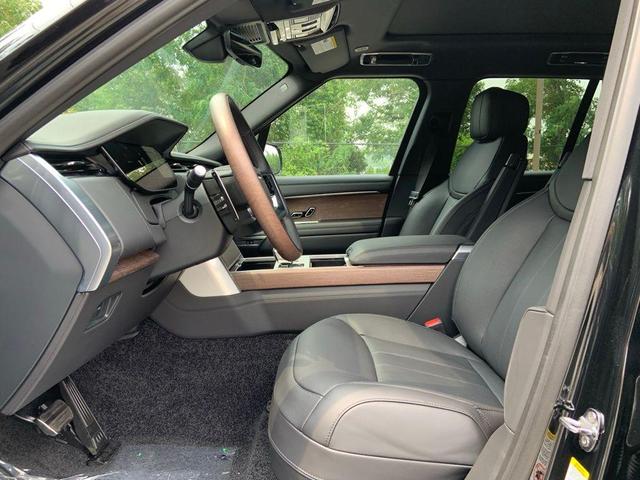 Photo of 2025 Santorini Black Land Rover Range Rover
