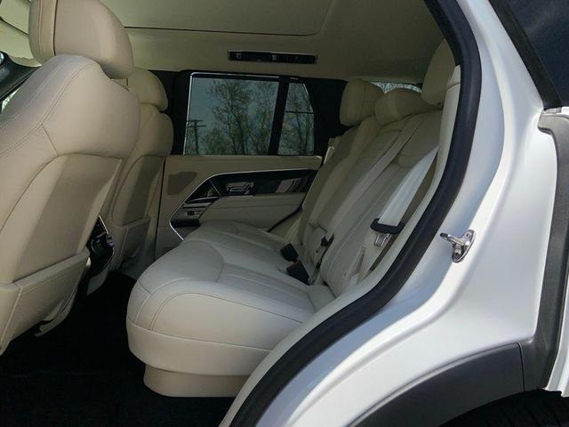 Photo of 2025 Icy White In Gloss Finish Land Rover Range Rover