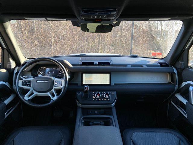 Photo of 2023 Yulong White Land Rover Defender