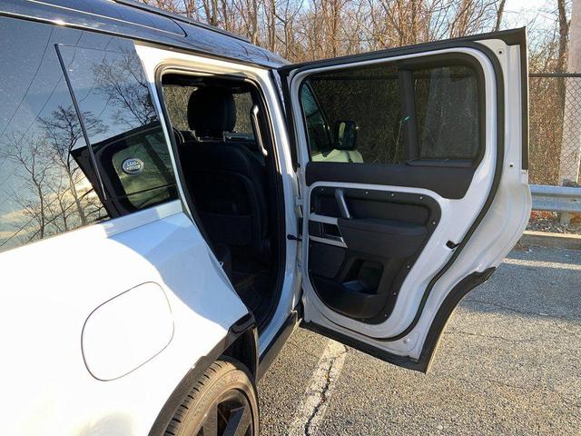 Photo of 2023 Yulong White Land Rover Defender