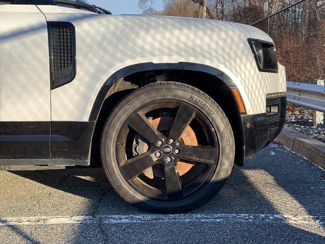 Photo of 2023 Yulong White Land Rover Defender
