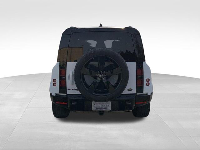 Photo of 2023 Yulong White Land Rover Defender