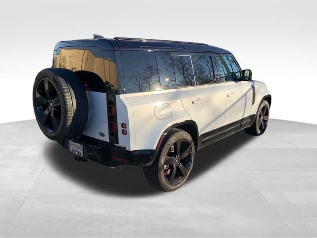 Photo of 2023 Yulong White Land Rover Defender