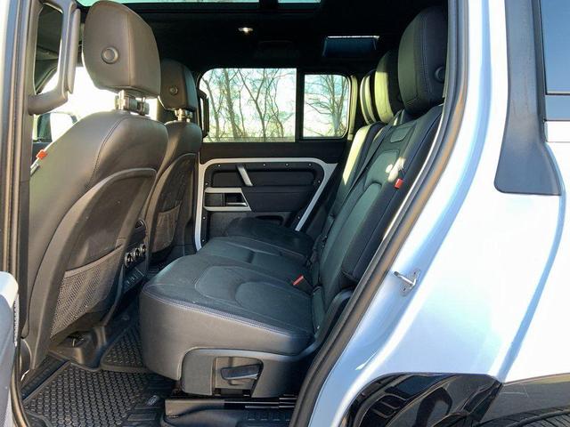 Photo of 2023 Yulong White Land Rover Defender
