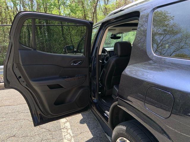 Photo of 2022 Midnight Blue Metallic GMC Acadia