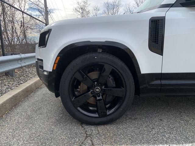 Photo of 2025 Fuji White Land Rover Defender