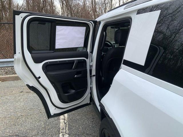 Photo of 2025 Fuji White Land Rover Defender