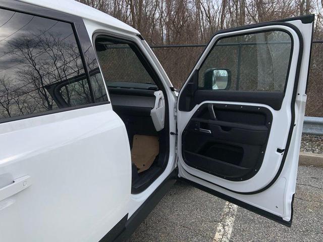Photo of 2025 Fuji White Land Rover Defender