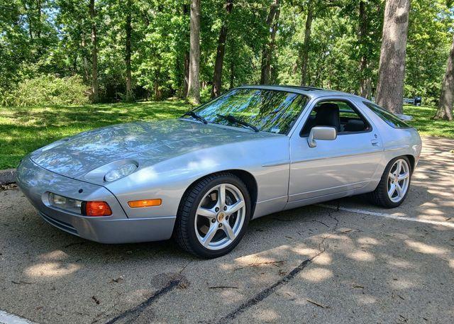 Photo of 1991 Silver Porsche 928