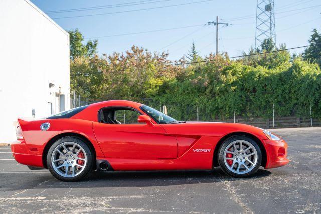 Photo of 2006 Red Dodge Viper