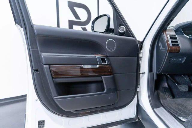 Photo of 2016 Fuji White Land Rover Range Rover