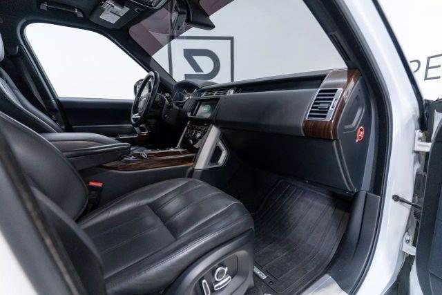 Photo of 2016 Fuji White Land Rover Range Rover