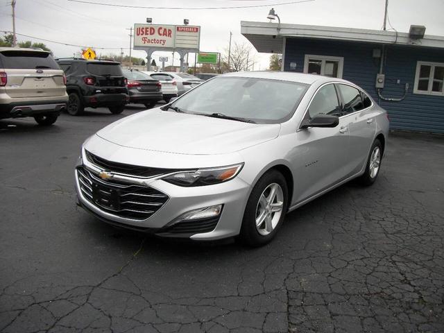 Photo of 2019 Silver Chevrolet Malibu