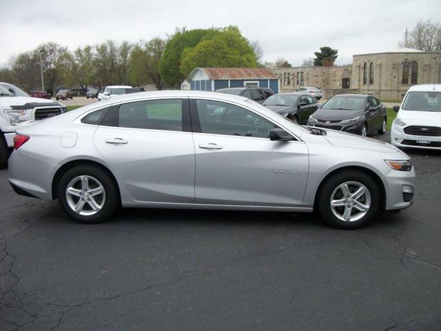 Photo of 2019 Silver Chevrolet Malibu