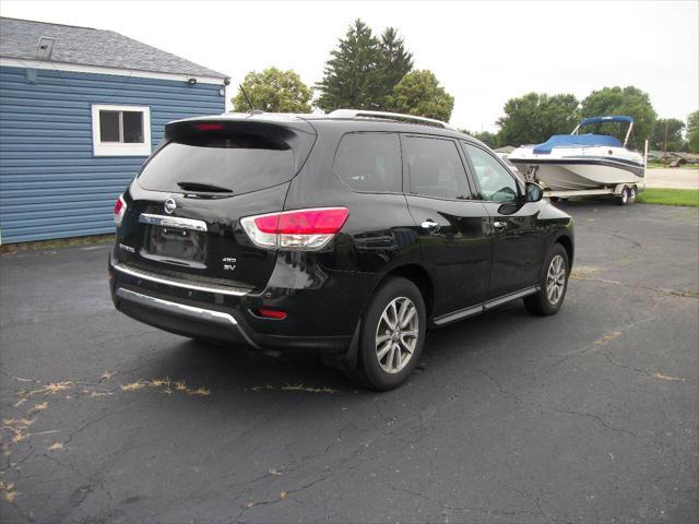 Photo of 2016 Black Nissan Pathfinder