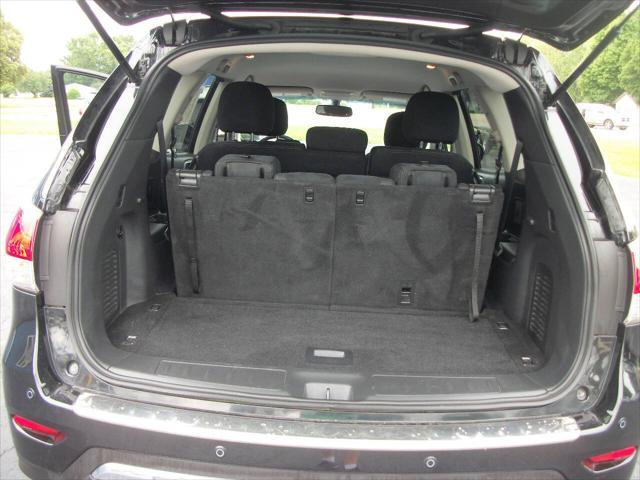 Photo of 2016 Black Nissan Pathfinder