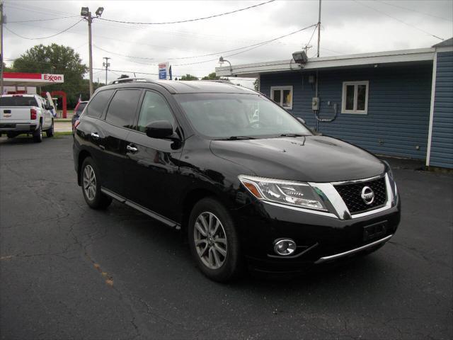 Photo of 2016 Black Nissan Pathfinder