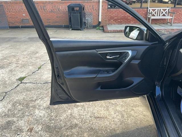 Photo of 2017 Storm Blue Nissan Altima