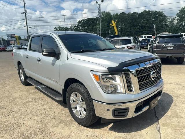 Photo of 2018 Brilliant Silver Nissan Titan
