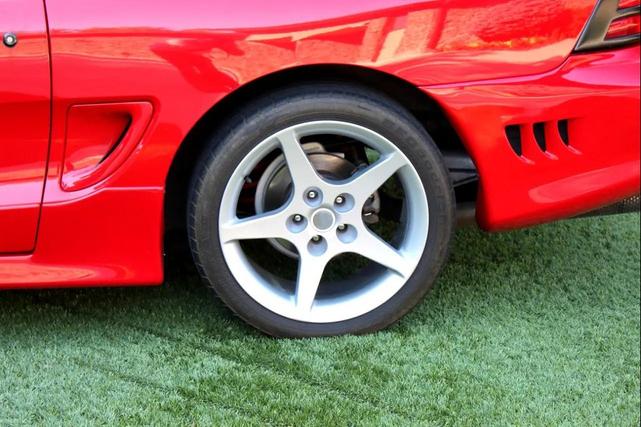 Photo of 1995 RED Ford Mustang