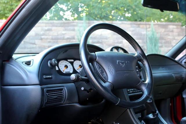 Photo of 1995 RED Ford Mustang