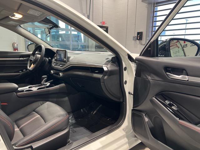 Photo of 2025 Pearl White Tricoat Nissan Altima