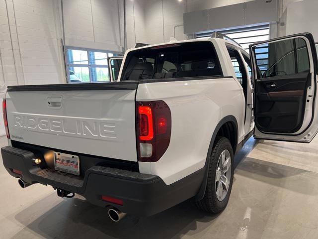 Photo of 2025 Platinum White Pearl Honda Ridgeline