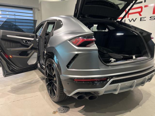Photo of 2019 Gray Lamborghini Urus