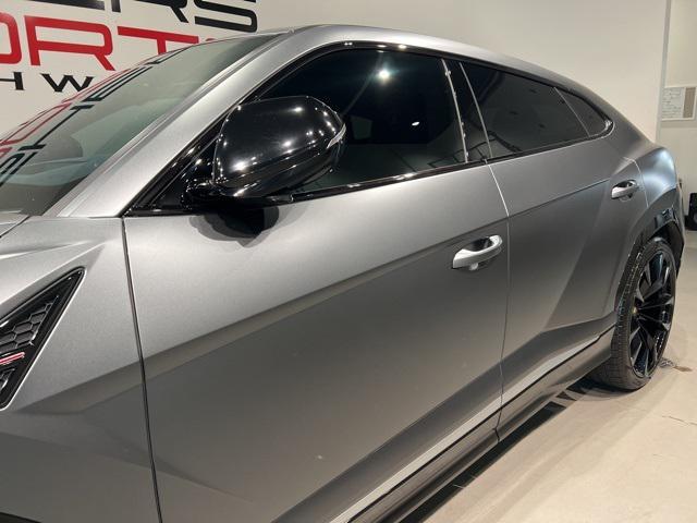 Photo of 2019 Gray Lamborghini Urus