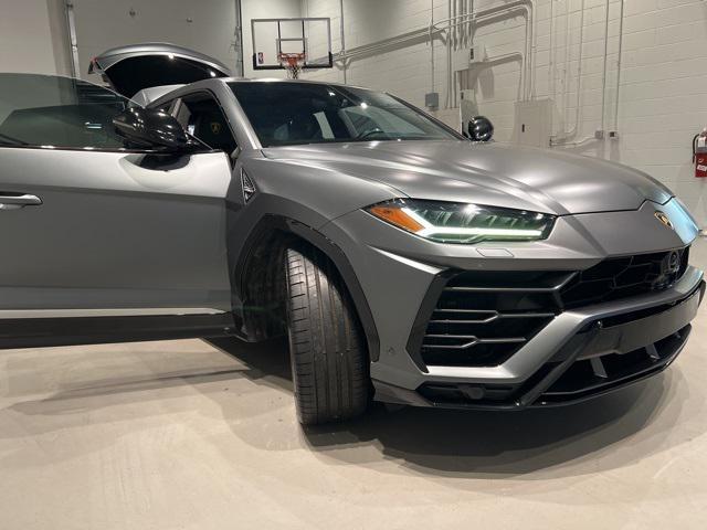 Photo of 2019 Gray Lamborghini Urus