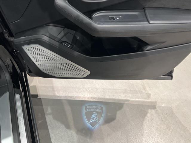 Photo of 2021 Black Lamborghini Urus