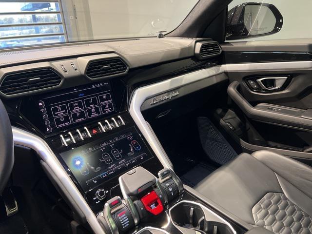 Photo of 2021 Black Lamborghini Urus