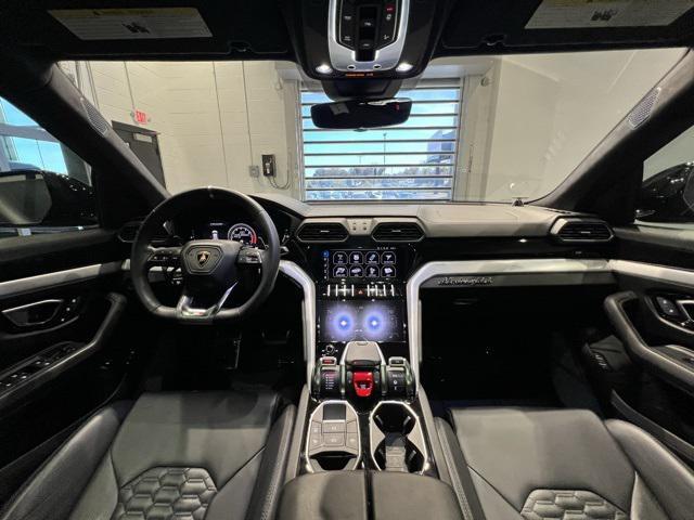 Photo of 2021 Black Lamborghini Urus