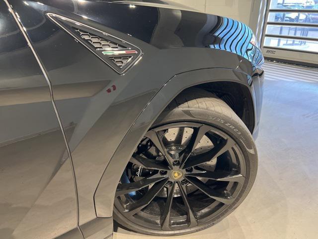 Photo of 2021 Black Lamborghini Urus