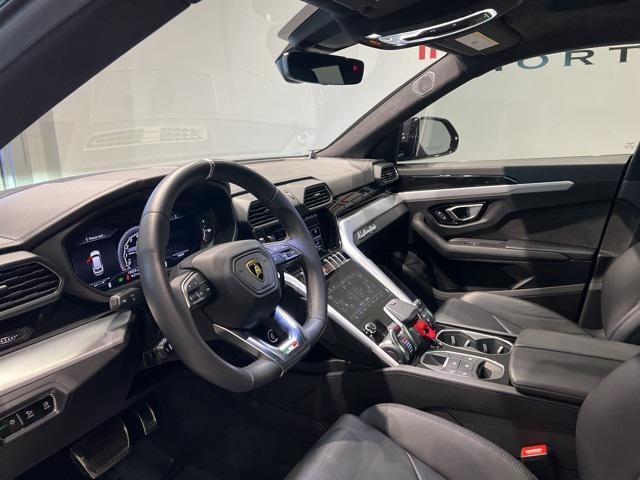 Photo of 2021 Black Lamborghini Urus