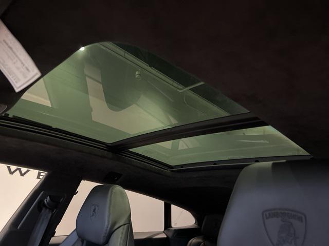 Photo of 2021 Black Lamborghini Urus