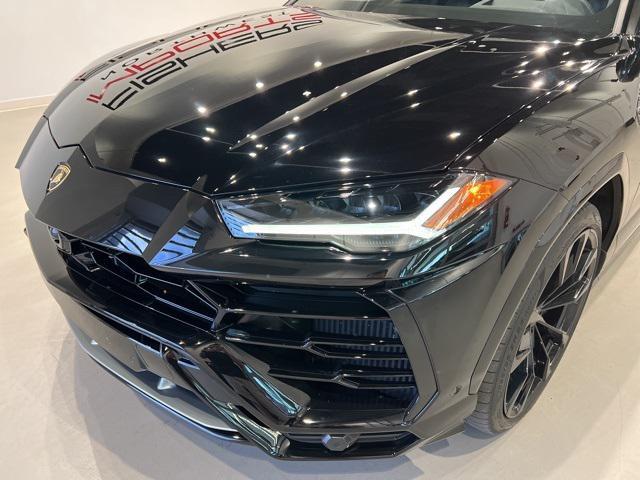 Photo of 2021 Black Lamborghini Urus